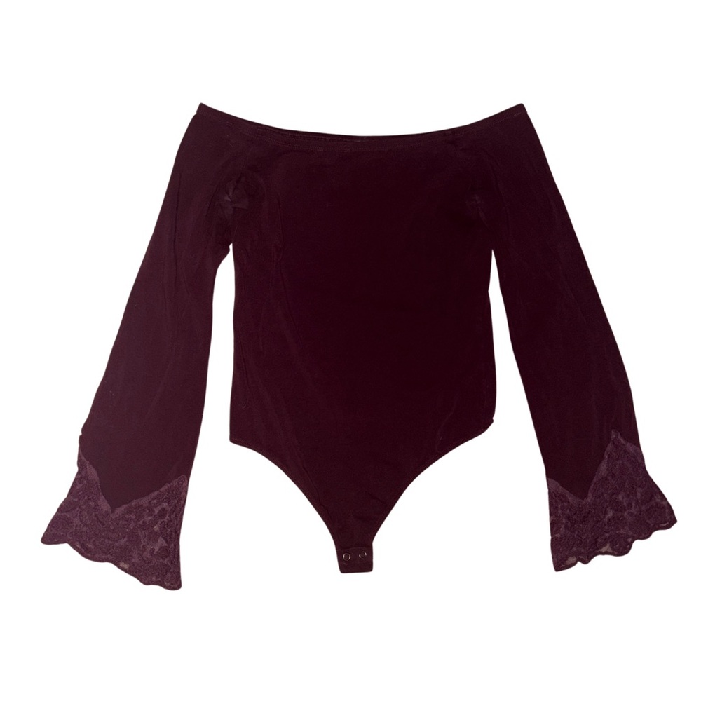 Express Off-Shoulder Lace Bell-Sleeve Bodysuit - Burgundy